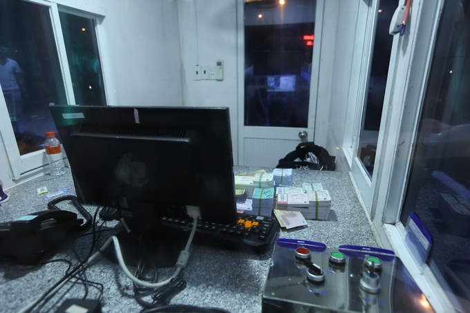 Tài xế đòi thối 100 đồng, BOT Cai Lậy xả trạm lần ba giữa đêm