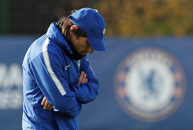 Abramovich và Conte không thèm nhìn mặt nhau