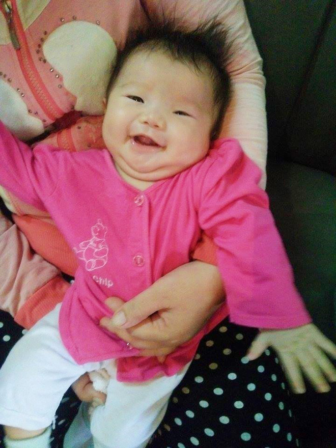 Bé gái 3 tháng tuổi nghi bị mẹ bỏ rơi giữa đêm tối kèm theo cuốn sổ chích ngừa bệnh