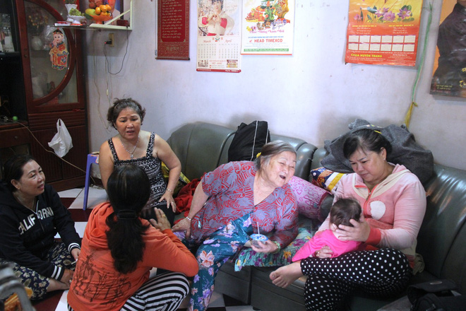 Bé gái 3 tháng tuổi nghi bị mẹ bỏ rơi giữa đêm tối kèm theo cuốn sổ chích ngừa bệnh