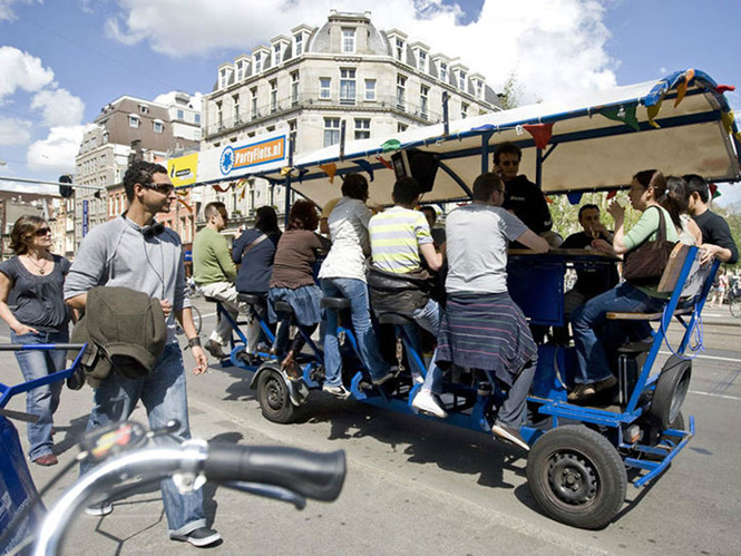 Thủ đô Hà Lan cấm quầy bar di động