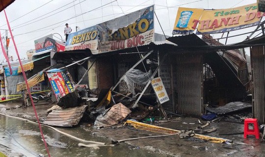 Vợ chồng chủ tiệm vàng đau đớn nhìn 3 người thân chết cháy