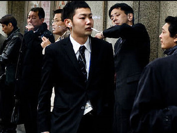 Công ty Nhật thưởng 1 tuần nghỉ phép cho nhân viên không hút thuốc