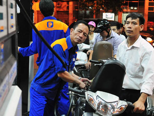 Đại gia xăng dầu tiếp tục giảm lãi