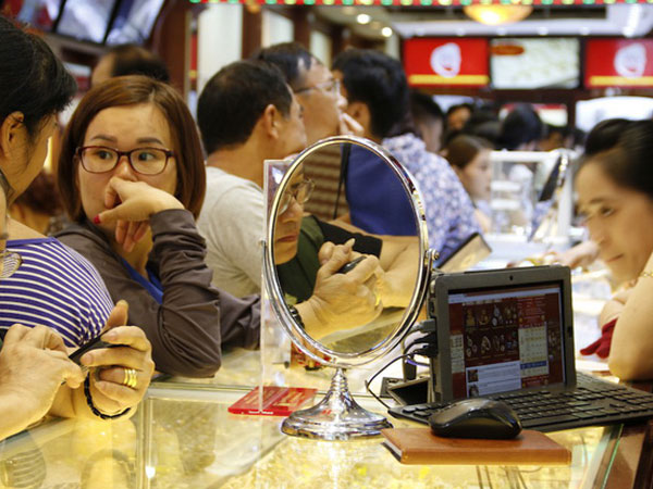 Giá vàng bật tăng mạnh khi Fed công bố quyết sách