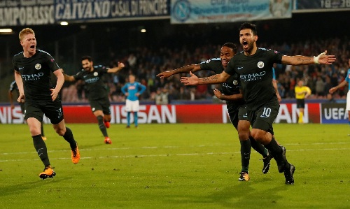 Man City thắng ngược Napoli, vượt qua vòng bảng Champions League