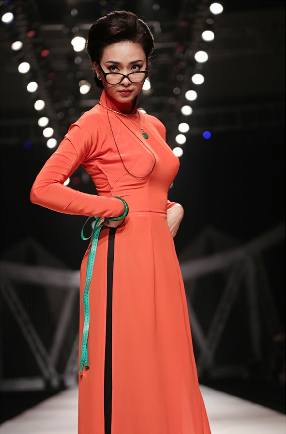 Ngô Thanh Vân tái xuất dữ dằn trên sàn catwalk trong bộ sưu tập Cô ba Sài Gòn Ngô Thanh Vân tái xuất dữ dằn trên sàn catwalk trong bộ sưu tập Cô ba Sài Gòn