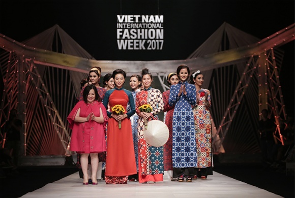 Ngô Thanh Vân tái xuất dữ dằn trên sàn catwalk trong bộ sưu tập Cô ba Sài Gòn Ngô Thanh Vân tái xuất dữ dằn trên sàn catwalk trong bộ sưu tập Cô ba Sài Gòn