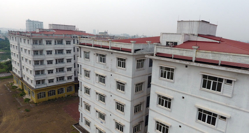 Bị dân chê, hàng loạt tòa nhà tái định cư bỏ hoang tại Hà Nội