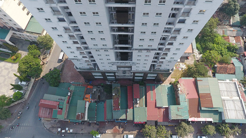 Bị dân chê, hàng loạt tòa nhà tái định cư bỏ hoang tại Hà Nội