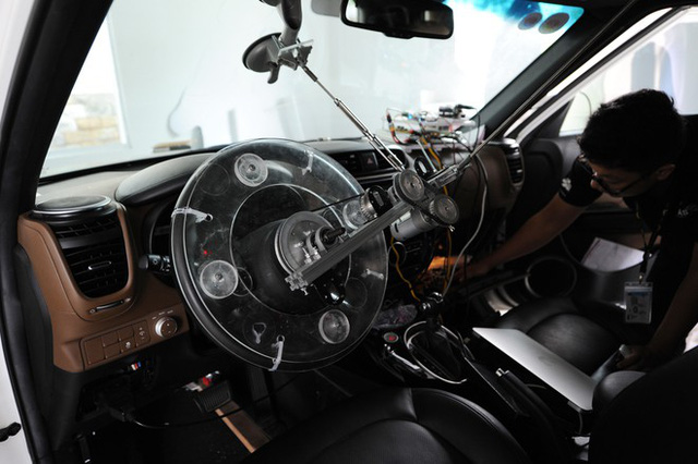 Thử nghiệm xe tự lái made in Vietnam: Tránh chướng ngại vật ở 20km/h, tự đi thẳng ở 40km/h