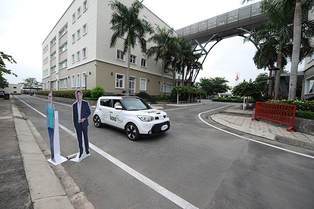 Thử nghiệm xe tự lái made in Vietnam: Tránh chướng ngại vật ở 20km/h, tự đi thẳng ở 40km/h