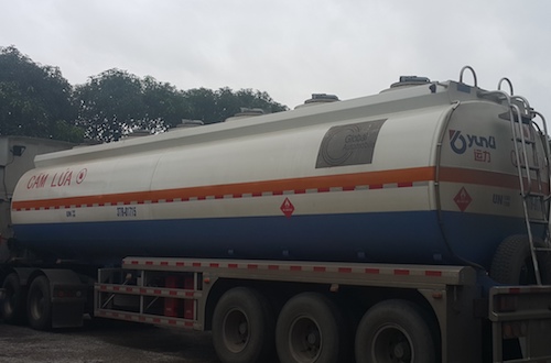 Người đàn bà pha chế 200.000 lít xăng bẩn bị bắt