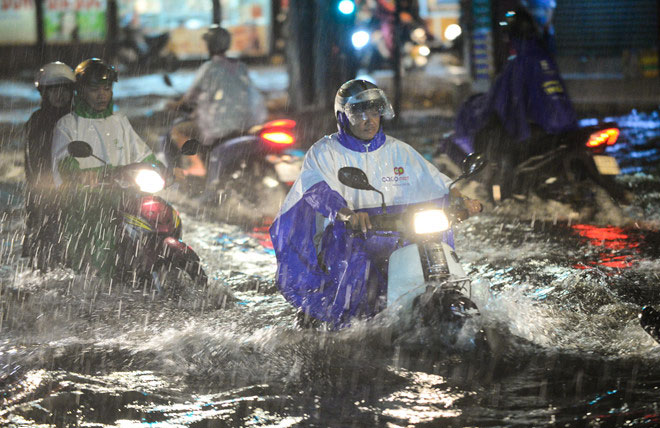 Sẵn sàng sơ tán người khi áp thấp mạnh thành bão ập vào Sài Gòn