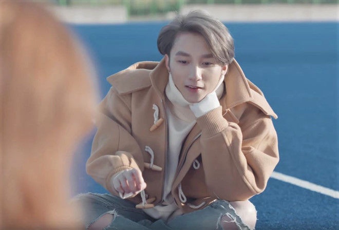 Sơn Tùng M-TP hát với công nghệ hologram ở bán kết Hoa hậu Hoàn vũ