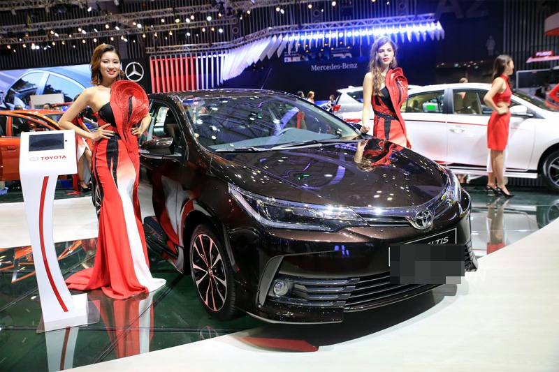 Toyota đồng loạt giảm giá: Báo hiệu ô tô 2018 xuống kịch sàn