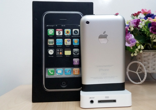 Triển lãm xác iPhone lần đầu tiên ở Hà Nội