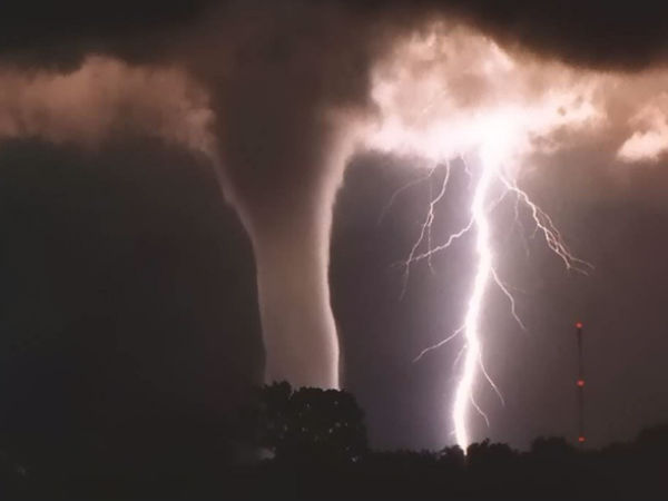 Bão Damrey có thể kèm vòi rồng: Hai năm liên tiếp nhiều vòi rồng lớn xuất hiện ở Việt Nam