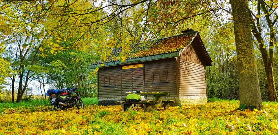 Mẹ chàng trai Việt đi xe máy đến Pháp: Tôi nín thở dõi theo con