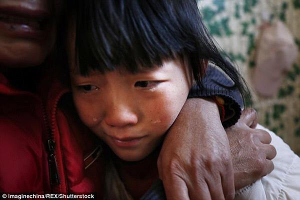 Rớt nước mắt lời cầu nguyện xin chết của bé gái: Hãy để con đi, bố mẹ còn anh chị