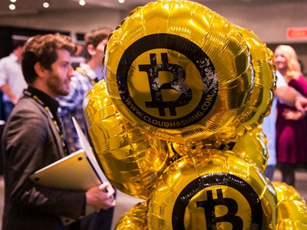 Cụ ông, cụ bà cũng chơi Bitcoin