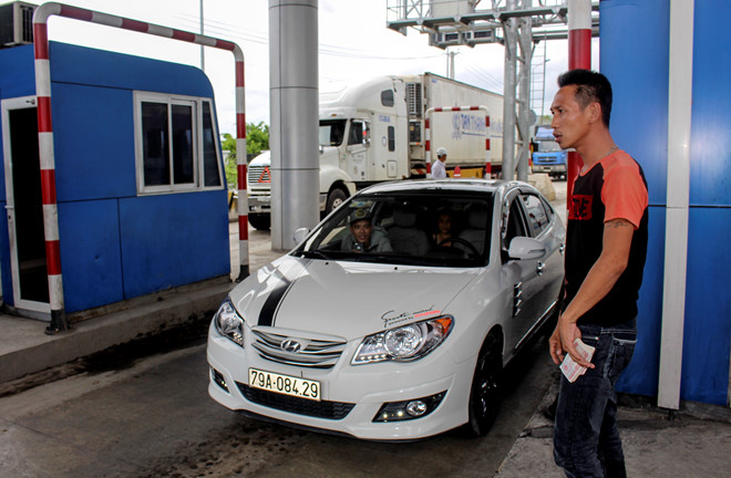 Sau BOT Cai Lậy, tài xế tiếp tục trả tiền lẻ qua trạm BOT Ninh An