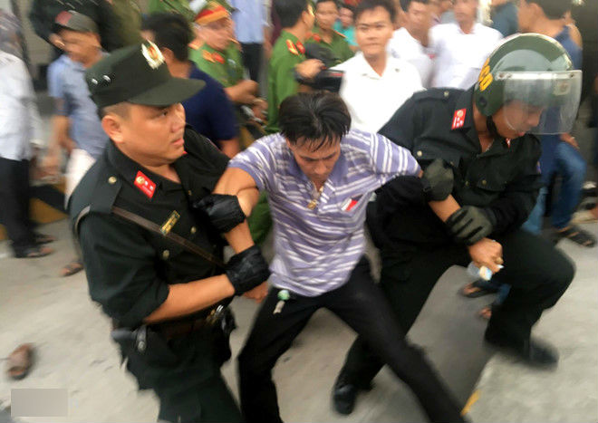 Ai có quyền điều cảnh sát cơ động đến BOT Cai Lậy?