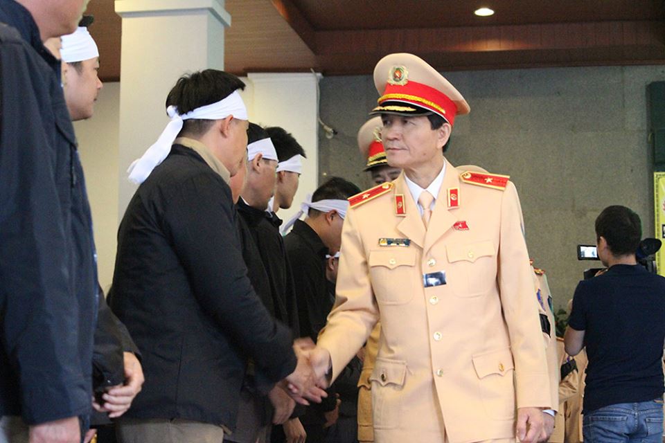 Đẫm nước mắt tiễn đưa trung tá CSGT bị đâm trên cao tốc