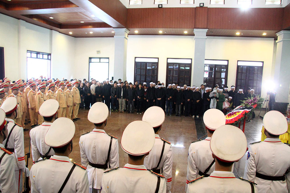 Đẫm nước mắt tiễn đưa trung tá CSGT bị đâm trên cao tốc