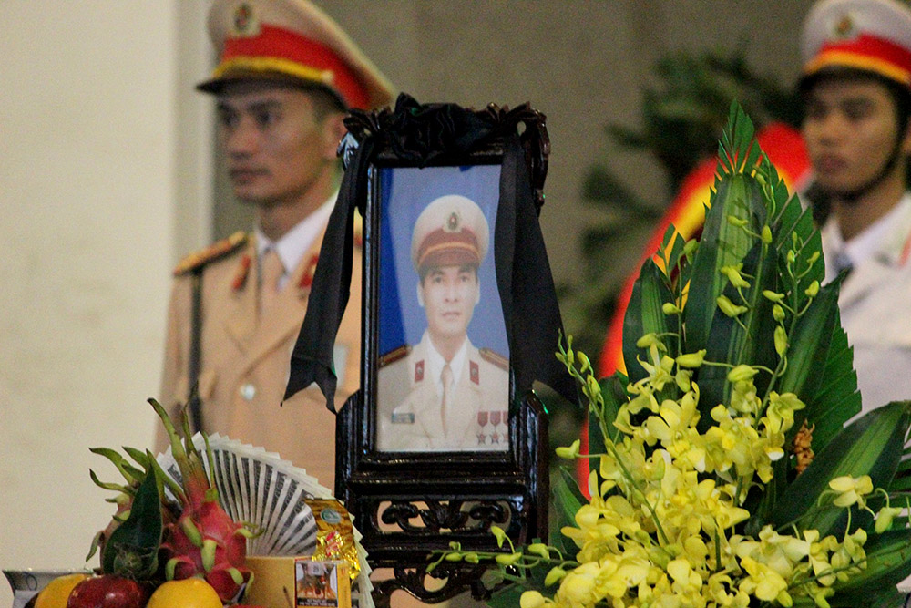 Đẫm nước mắt tiễn đưa trung tá CSGT bị đâm trên cao tốc