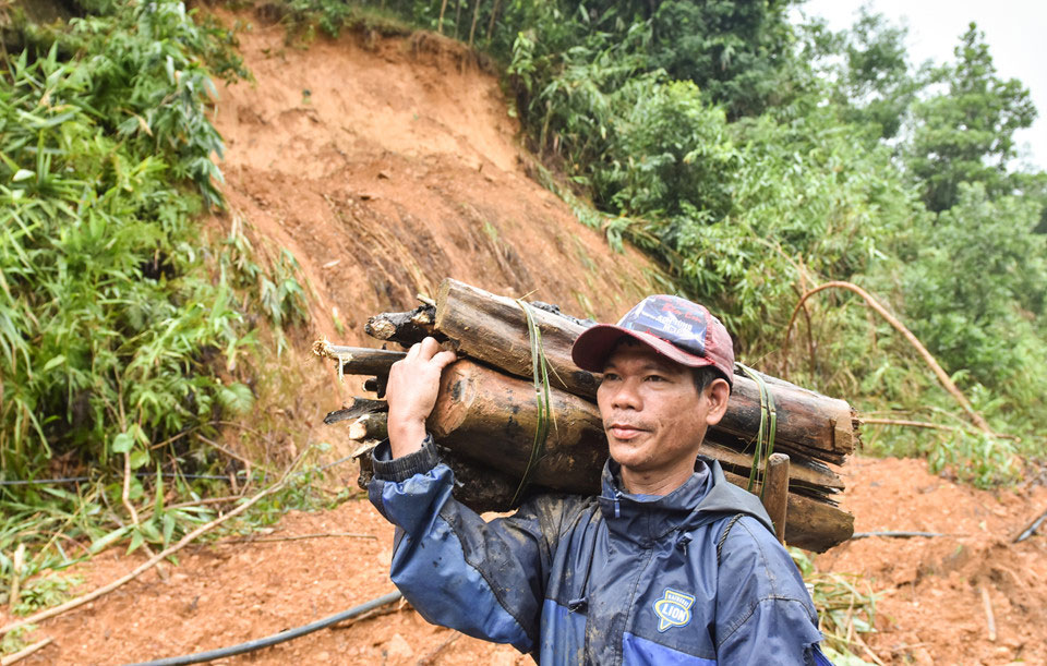 Hàng loạt hố tử thần xuất hiện sau mưa lớn