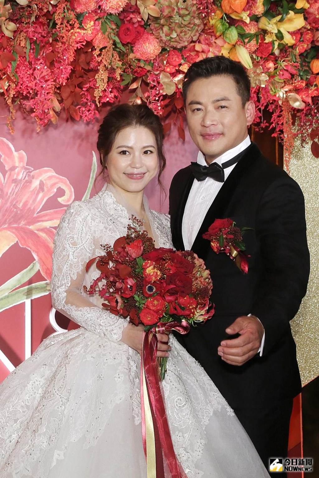 Lễ cưới tài tử Bao Thanh Thiên gặp sự cố vì váy cô dâu bị cháy