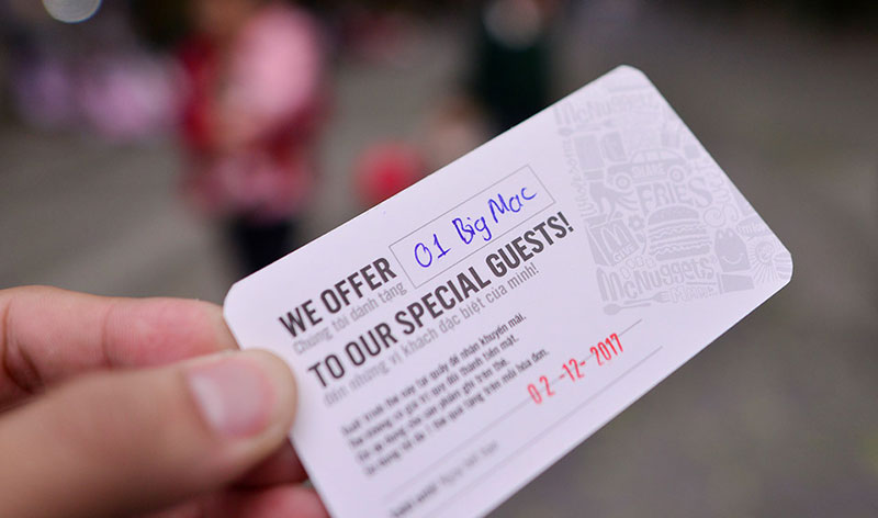 Khách thủ đô tò mò ngày McDonalds mở cửa hàng đầu tiên tại Hà Nội