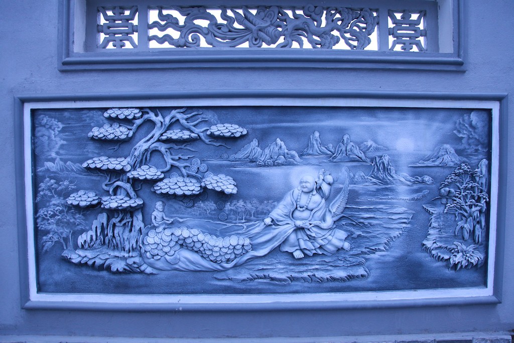 Cận cảnh khu nhà thờ họ 100 tỷ với nhiều vật dụng dát vàng ở Nghệ An