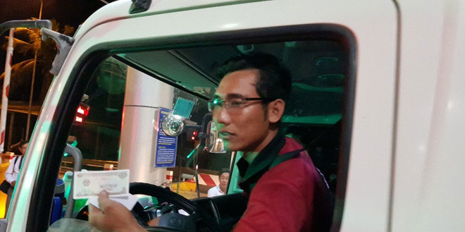 Nghi vấn người lạ hăm dọa tài xế ở BOT Cai Lậy