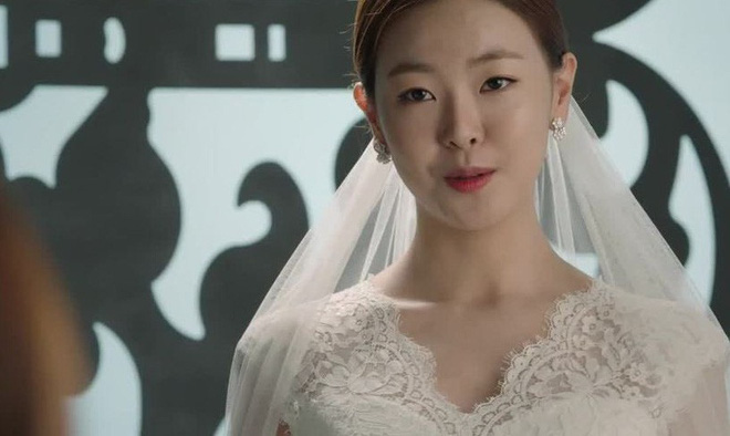 Màn đoàn tụ gương vỡ lại lành đầy tréo ngoe ngay giữa lễ đường khiến cô dâu điếng người