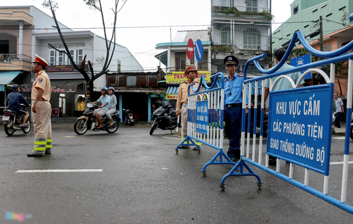 Mưa lớn 2 ngày, Nha Trang phố biến thành sông
