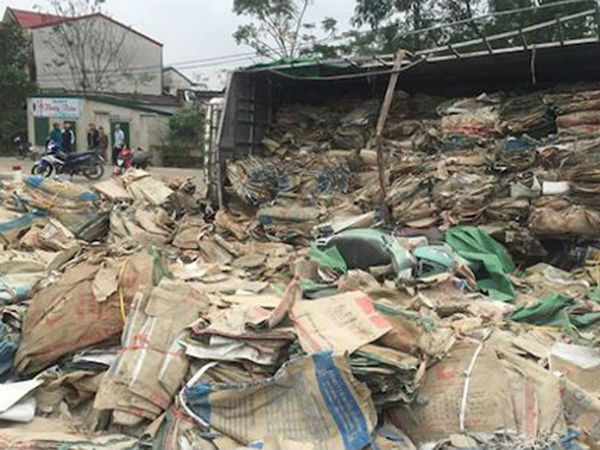 Nữ phóng viên Đài truyền hình bị xe tải lật đè tử vong