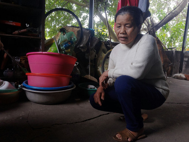 Hà Nội: Vết nứt chạy dài dưới chân cầu Đuống, người dân phải bỏ nhà di tản vì lo sợ hà bá nuốt chửng