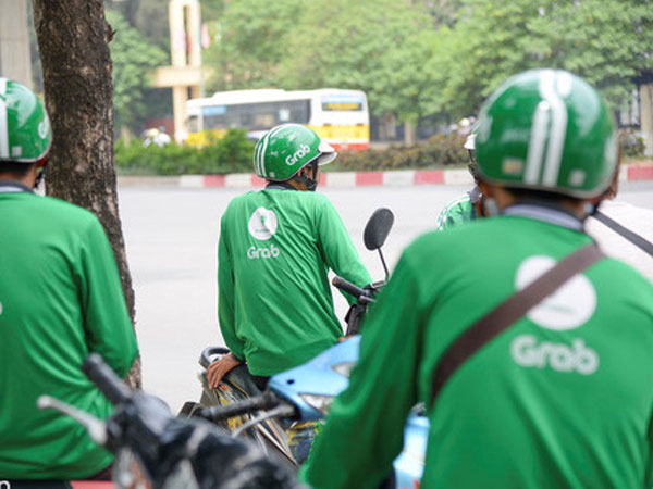 Ăn cơm 2.000, lái Grab, uống trà sữa bị lên án: Sinh viên giờ khổ quá!