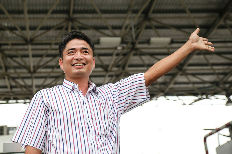 Cảnh tài xế náo loạn trạm thu phí BOT Cai Lậy