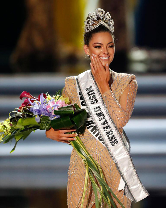 Tân Hoa hậu Hoàn vũ 2017 bị thu hồi vương miện Hoa hậu cấp quốc gia