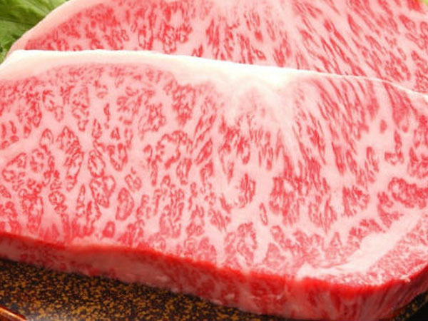 Thịt bò ngoại giá vài triệu đồng một kg ồ ạt vào Việt Nam