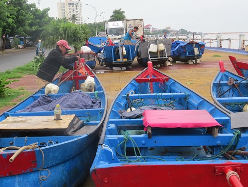 Bão tăng tốc, Phú Yên yêu cầu di dân khỏi vùng nguy hiểm trước 18h
