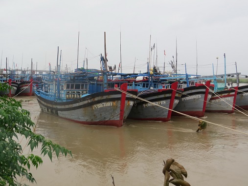 Bão tăng tốc, Phú Yên yêu cầu di dân khỏi vùng nguy hiểm trước 18h