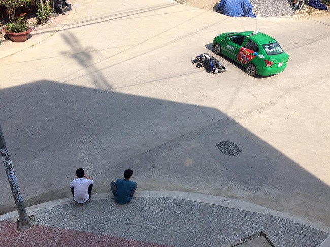 Câu chuyện đẹp: Đâm vào xe hơi, người đàn ông đi xe máy không phải đền tiền mà còn được mời đi ăn sáng