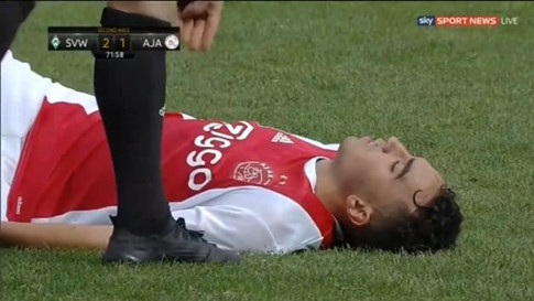 Tài năng trẻ của Bỉ qua đời vì đột quỵ trên sân