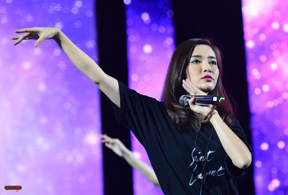 Thí sinh Hoa hậu Hoàn vũ mặc đồ ngủ đi tổng duyệt bán kết