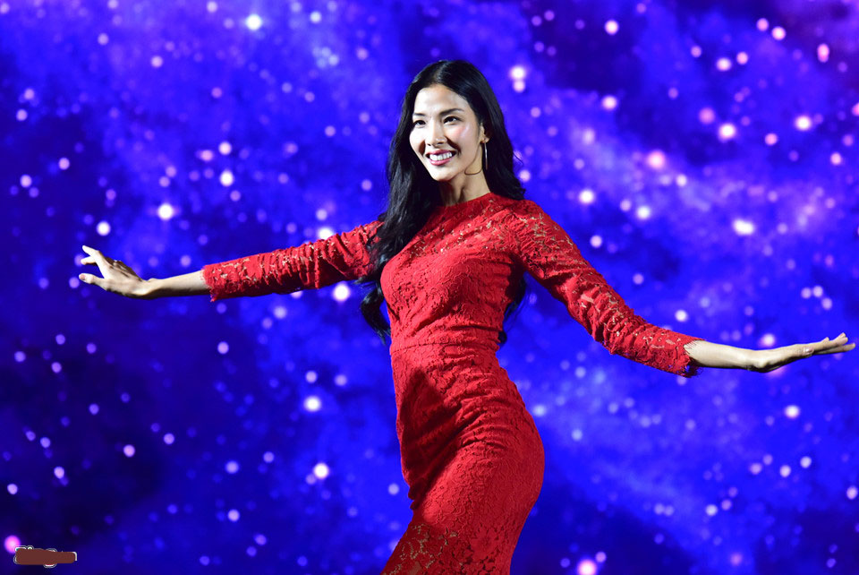 Thí sinh Hoa hậu Hoàn vũ mặc đồ ngủ đi tổng duyệt bán kết