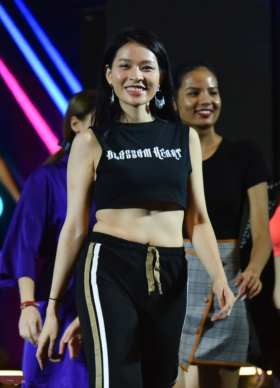 Thí sinh Hoa hậu Hoàn vũ mặc đồ ngủ đi tổng duyệt bán kết